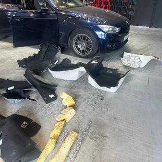 외제차 크레파스 냄새 제거 및 전체썬팅 재시공