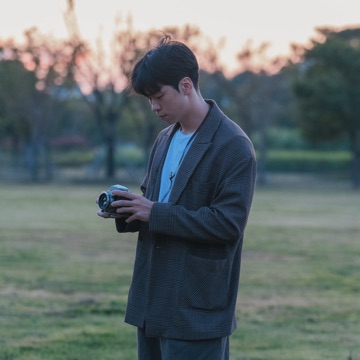 미니멀 스튜디오 고수 프로필